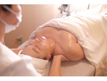 ポーラ 新居浜店(POLA)/僧帽筋までケア