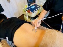 EMSの高周波・微弱電流で筋肉を正常な状態に近づけます。