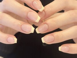 イエローフレンチネイル