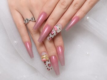 クイーンズネイルサロン(Queen's nail salon)/4本持ち込みデザイン
