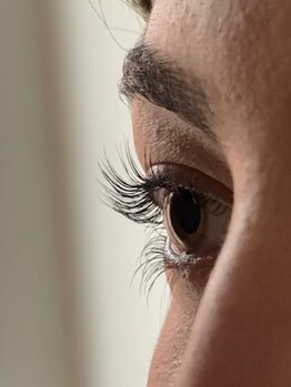 マルレ アイサロン 三軒茶屋(MARLE eyesalon)の写真/【一番人気☆ラッシュリフト&美眉スタイリング¥12100】健康なまつ毛を維持しながら上向きカールへ♪
