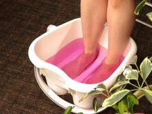 らくらくの雰囲気（角質メニューは5分間の足湯付き◎癒しの香りでリラックス♪）