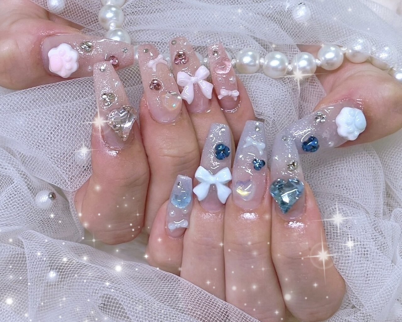 2026年冬トレンド】ブルー リボンのネイルデザイン集｜人気順