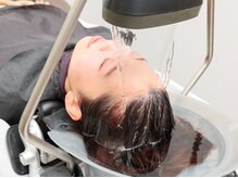 半個室空間で受ける本格ヘッドマッサージや頭浸浴♪