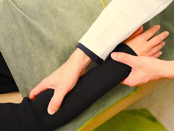 きりん接骨鍼灸院 尼崎武庫之荘店/腕の施術（肩こり、顎の痛み）