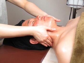 エステティックアンド筋肉ケアサロン グレンツェン(glanzen)/フェイシャルのマッサージ