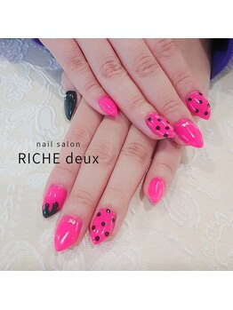 リッシュ ドゥ(RICHE deux)/ショッキングピンクネイル
