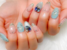 水色キラキラネイル