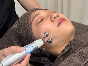 ベル アージュの写真/【初回¥4,800】本格毛穴洗浄+選べる(EMSシワたるみ/ラジオ波ハリ艶)人気のハイドラシャイン!