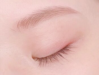 ルーム(ROOM)の写真/骨格を見極め、本来の美しさを引き出す。計算し尽くされた「黄金比」で叶える、大人のナチュラルな目元。