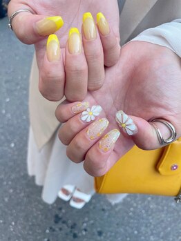エム(em)/yellowネイル