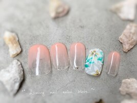 夏のプルメリア風ネイルアート