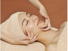 『天然ヒアルロン酸ケア』保湿効果のあるヒアルロン酸を贅沢に使用