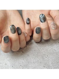 ひと癖ニュアンスネイル