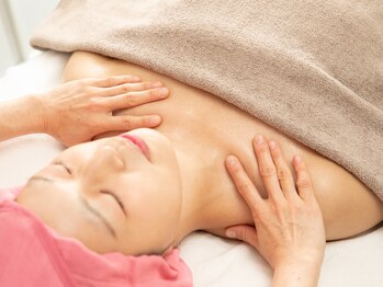 美顔アンドリラクゼーションルーム ソワン沙季/フェイシャル（マッサージ風景）