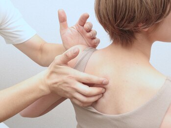 整体オガサワラ/後ろ姿を美しく印象づける肩甲骨