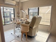ビーミーネイル(be me Nail)の雰囲気(ゆったり座れるリクライニングチェア)