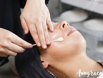 アングレイス(Anngrace)の写真/【攻めの美白ケア】圧倒的な《肌質改善！》その曇り・肌のノイズ一撃クリア！視線を奪う真っ白な白玉肌へ。