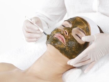 ディアブルー 平塚店(diar blue)の写真/【剥離なしで安心安全を心掛けた施術♪ハーブピーリングで毛穴レス卵肌を手に入れる】