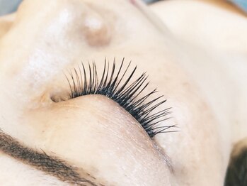 サリュー(SALUT)の写真/【LEDフラットラッシュ120本￥5800】通いやすい価格でご案内！自まつ毛が少ない方や、まつ毛が短い方にも◎