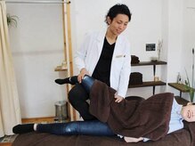 永楽整体院/骨盤矯正の様子