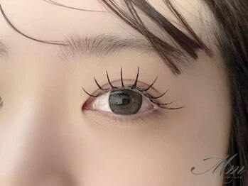 モモ(Mm)の写真/「盛れるのに上品。ボリューム×似合わせで理想のまなざしに」