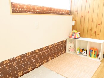 コンはりきゅう院 整骨院(KONはりきゅう院 整骨院)の写真/【お子様連れにも！】家事やPC作業でガチガチに固まった首・肩はお任せ下さい◎《キッズスペース完備♪》