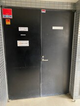 青梅やわらか整体/３階エレベーターホール前の扉１