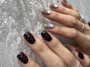 ミファネイル(mihwa nail)の写真/シンプルでも目を惹く上質ネイル！凹凸のなしのうるつやネイルは高技術サロンで＊フィルイン対応で爪育も◎