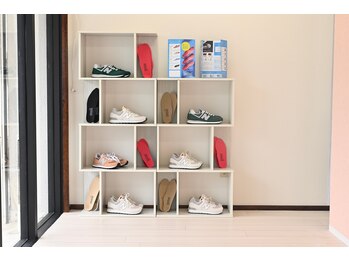 足と靴のエスジー治療院/多数のインソール・靴をご用意