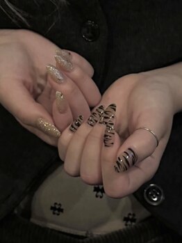 リロウ(relow)の写真/ニュアンスネイルからシンプルだけどちょっと個性的な手描きアートが人気【オプションでパラジェル変更OK】