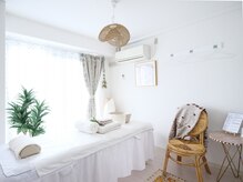 ユーユーカンカン(YUYU-KANKAN)の雰囲気（白を基調とし、アジアンインテリアが融合した自然光溢れる空間。）