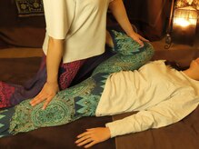 固まった体を徐々に緩めてリラックス♪まどろみ眠れるタイ古式☆