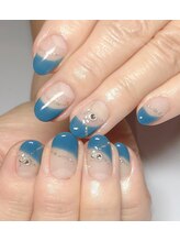 ウィウィ(U'IU'I)/斜めフレンチネイル