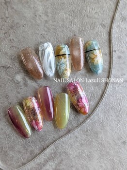 ラズリショウナン(Lazuli SHONAN)の写真/[パリコレネイルデザイナーが在籍]繊細な本格ネイルで指先を彩りませんか？手描きアートもお任せください◎