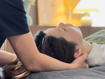 花鍼灸院の写真/【大人気の美容鍼×頭蓋骨小顔矯正の進化版】年齢に負けない若々しい印象へ、施術後から効果を実感◎