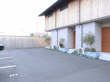 ランドル(rendre)の雰囲気（玄関前に広い駐車場/腰痛/指/しびれ/手の痛み/姿勢改善）