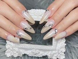 グラデーションジュエリーネイル