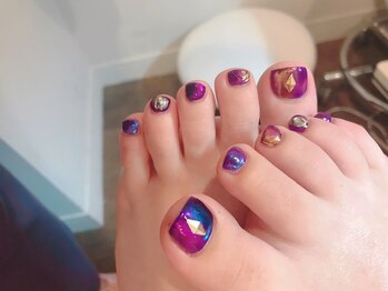 アモールネイル(amor nail)/インパクトのあるフットネイル