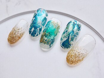 カトルナフ(quatre fois neuf)/夏カラーのホイルアートネイル