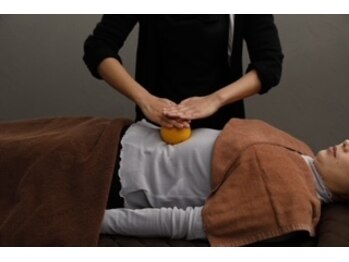 イザナイ 高知店(IZANAI)/おへその上をコロコロ