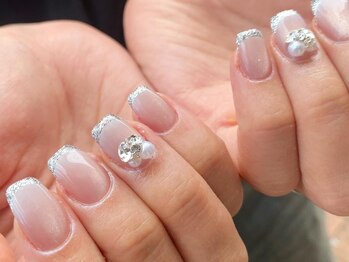 ルジェア(Lu’jeA)の写真/華やかで上品な指先へ♪大人女性の上品ネイルで好感度UP☆お仕事や家事に支障のないネイルで女子力UP！