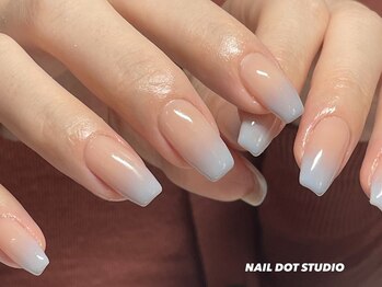 ネイルドットスタジオ 堺筋本町(NAIL DOT STUDIO)/空色グラデ