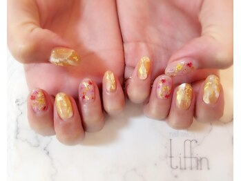 ネイルサロン ティフィン(tiffin)/押し花を入れて少しガーリーに