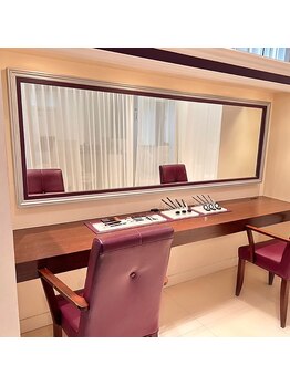 アナスタシア ミアレ 代官山店/代官山店のメイクスペース｜眉毛