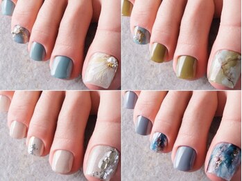 ネイルサロン ディーバ ギンザ(Nail salon Diva GINZA)の写真/フットネイルの季節到来！ワンカラー~10本アートまでお任せください！指先~足元まで抜かりなくキレイに♪