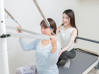 パーソナルピラティス Naru Pilates【姿勢改善・美姿勢・肩こり改善】の写真/<完全個室×マンツーマン>周りを気にせず集中できる◎ピラティスがもたらす日常生活の快適さ