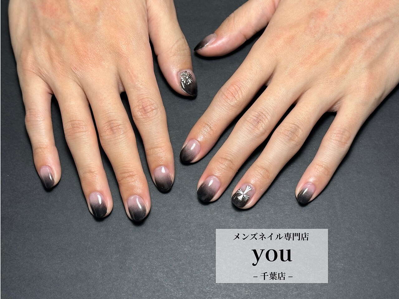 2025年-2026年冬トレンド】クロムのネイルデザイン集｜人気順｜3ページ
