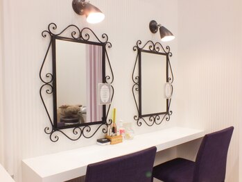 ロロ バイ レイチェ(lolo. by Rayche)/店内