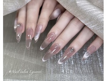 【086】指先に儚く上品な光